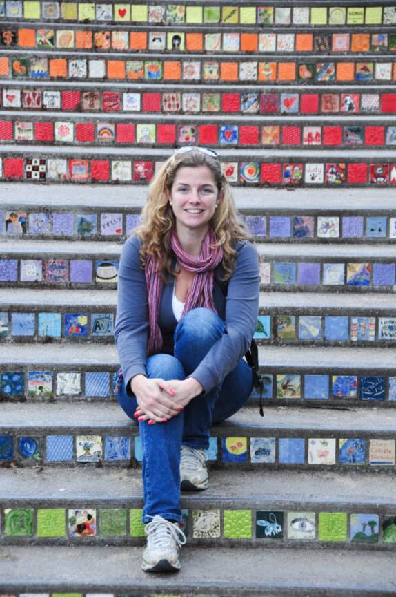 Pausa para descanso em escadaria colorida no Golden Gate Park, em San Francisco, na Califórnia, nos Estados Unidos